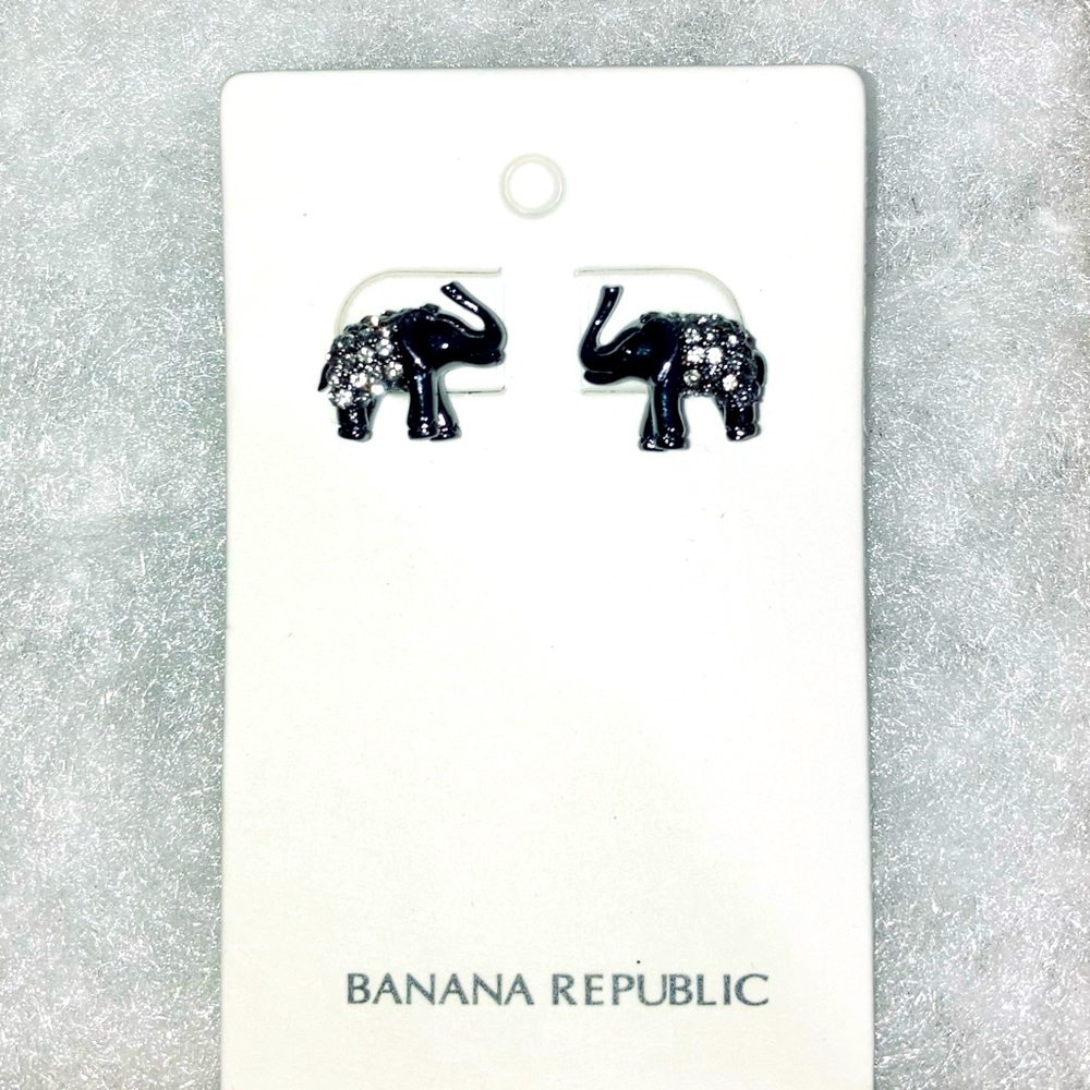 ✨NEW✨Banana Republic Earrings🐘